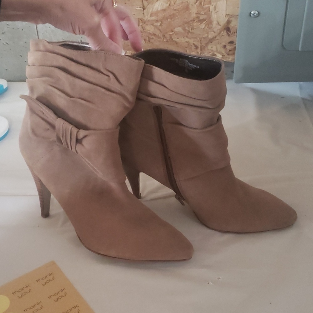 Nine west ankle boots suede beige with bows  Sz9
